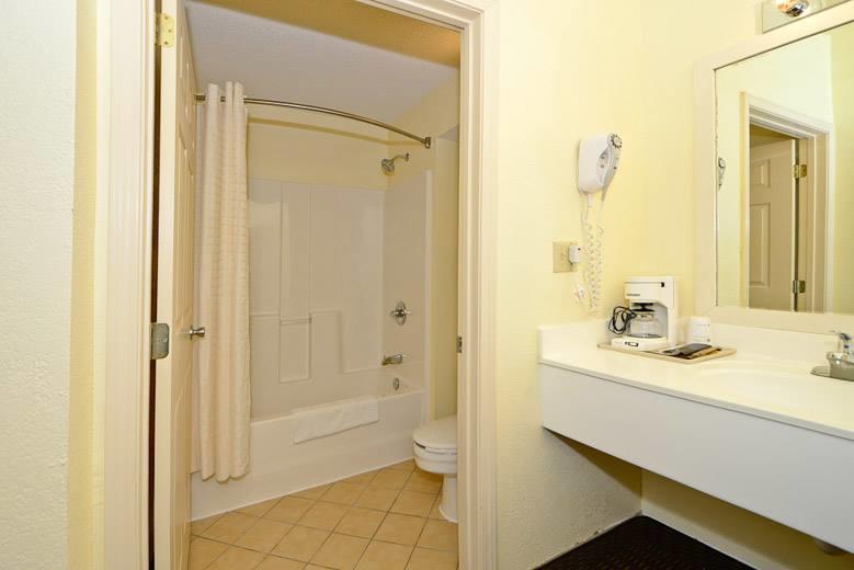 Manchester Heritage Inn & Suites Esterno foto