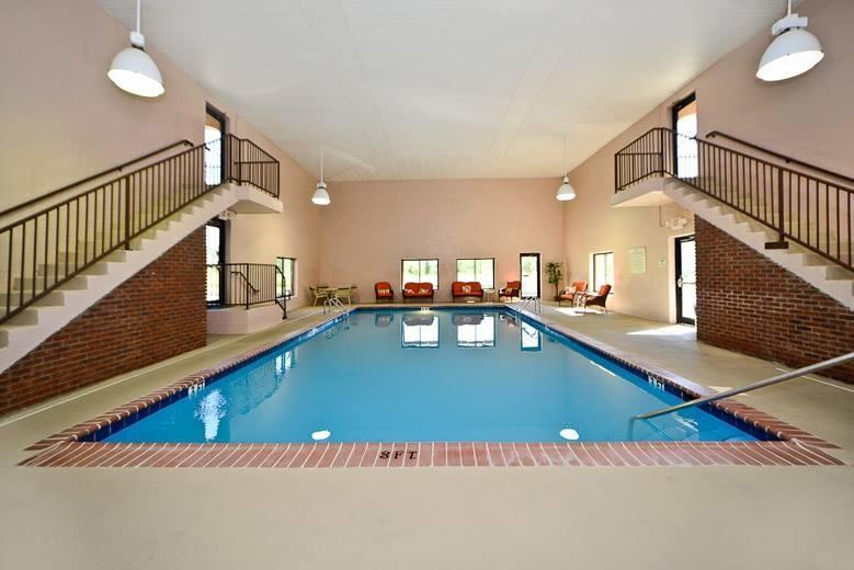 Manchester Heritage Inn & Suites Esterno foto