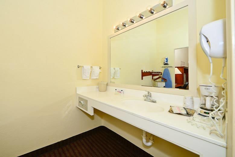 Manchester Heritage Inn & Suites Esterno foto