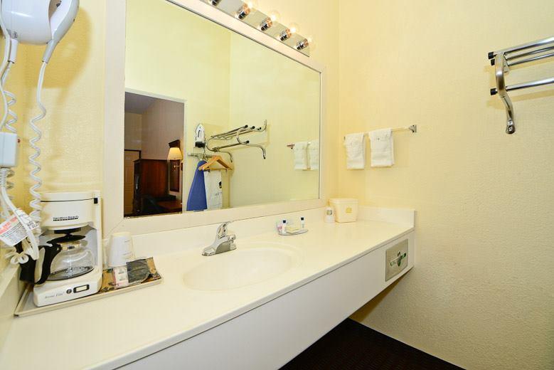 Manchester Heritage Inn & Suites Esterno foto
